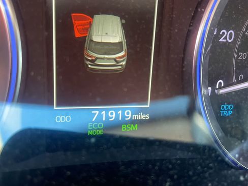 Used 2019 Toyota Highlander Limited Platinum image 3