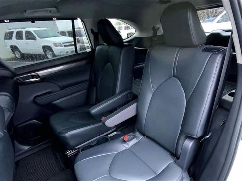 Used 2025 Toyota Highlander Limited image 20