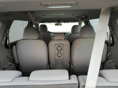 Used 2021 Kia Sedona LX FWD image 27