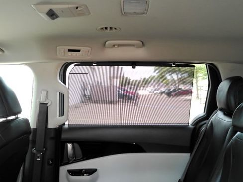 Used 2024 Kia Carnival EX FWD image 18