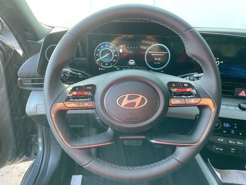 New 2025 Hyundai Elantra Limited image 39