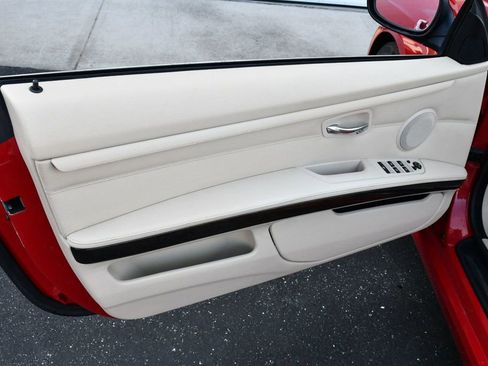 Used 2011 BMW 328i Convertible image 11