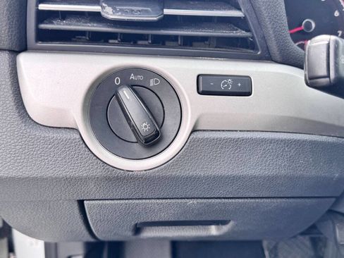 Used 2020 Volkswagen Passat 2.0T SE image 19