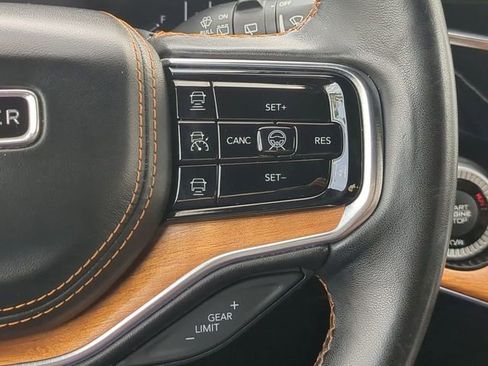 Used 2022 Jeep Grand Wagoneer Series III w/ Rear Seat Video Group 1 AWD/4WD image 33