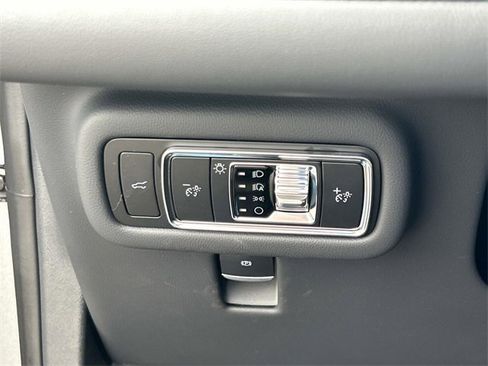 New 2025 Lincoln Nautilus Premier w/ Equipment Group 102A image 23