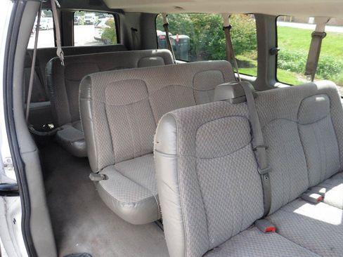 Used 2007 Chevrolet Express 3500 Extended Passenger RWD image 3