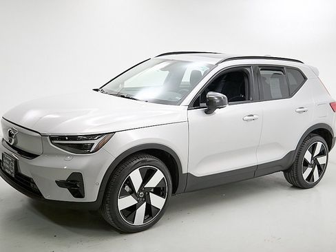 Certified 2023 Volvo XC40 Recharge Ultimate image 6