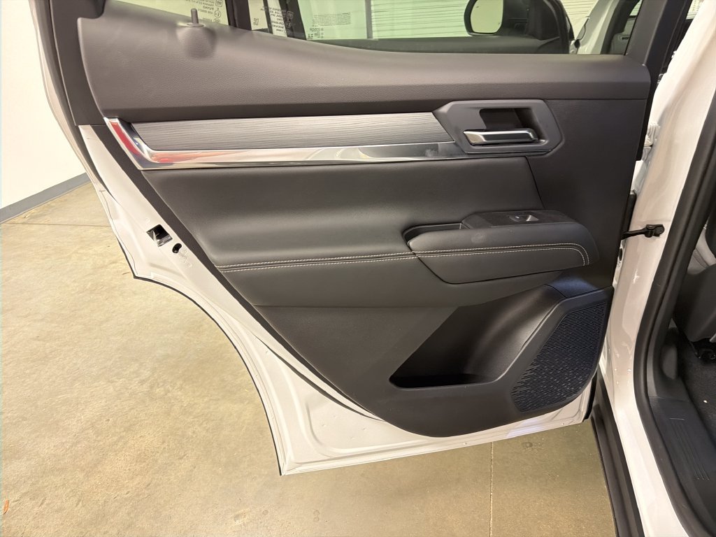 New 2027 GMC Terrain Elevation w/ Elevation Premium Package FWD image 25
