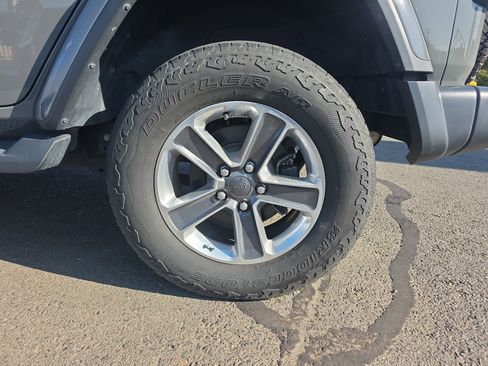 Used 2020 Jeep Wrangler Unlimited Sahara image 12