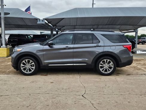 Used 2023 Ford Explorer XLT w/ Equipment Group 202A RWD image 9