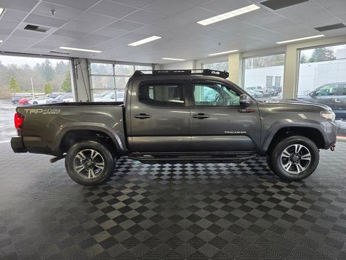 Used 2019 Toyota Tacoma TRD Sport image 2