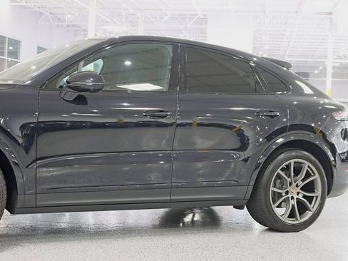 Used 2022 Porsche Cayenne S AWD/4WD image 3