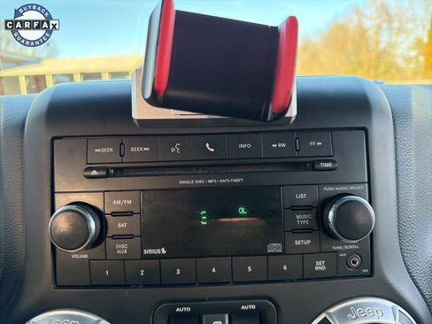 Used 2017 Jeep Wrangler Unlimited Sahara w/ Connectivity Group image 29