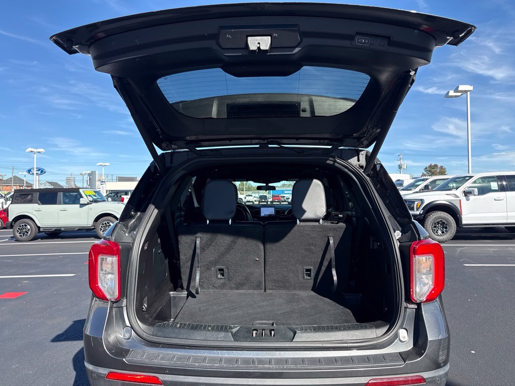 Used 2020 Ford Explorer XLT w/ Equipment Group 202A AWD/4WD image 9