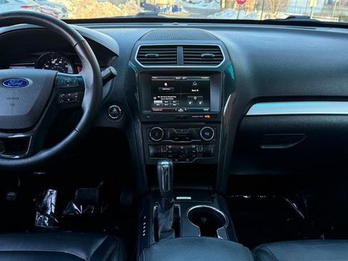 Used 2016 Ford Explorer XLT w/ Equipment Group 202A image 27
