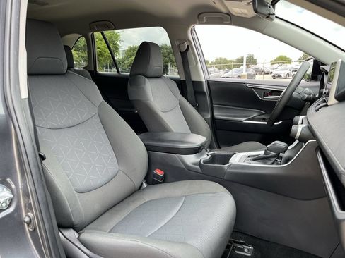 Used 2025 Toyota RAV4 XLE FWD image 25