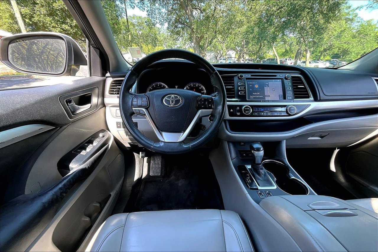 Used 2016 Toyota Highlander XLE FWD image 8