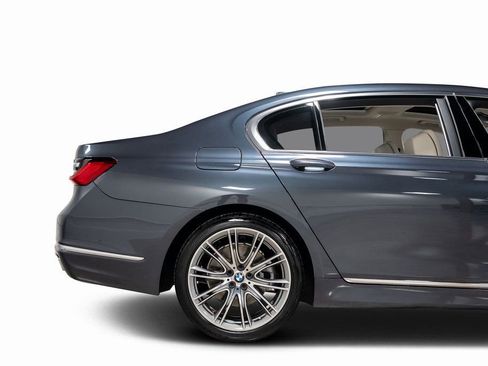 Used 2020 BMW 740i w/ Premium Package image 25