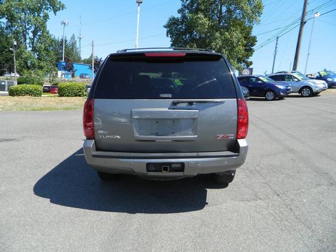 Used 2008 GMC Yukon SLT w/ SLT Preferred Equipment Group AWD/4WD image 7