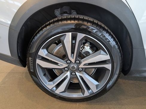 Used 2025 Volvo V60 B5 Cross Country Plus image 31