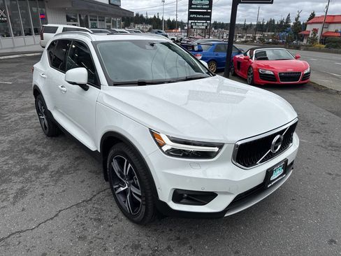 Used 2019 Volvo XC40 T5 Momentum image 10