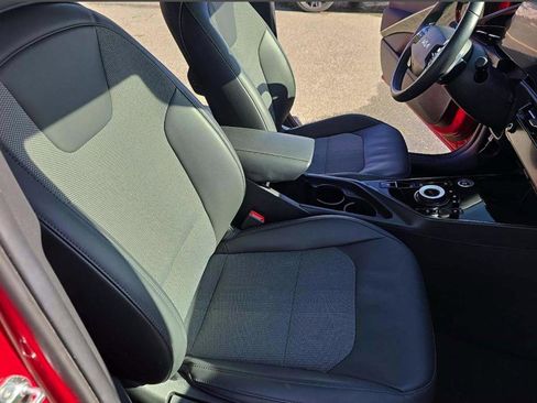 Certified 2024 Kia Niro Wind FWD image 17