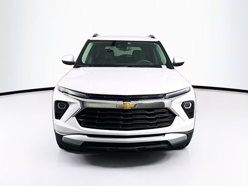 Used 2025 Chevrolet TrailBlazer LT FWD image 2