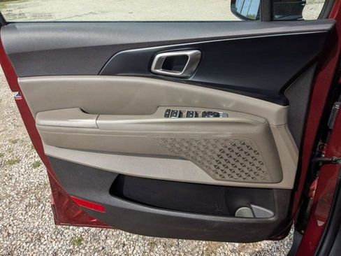 Used 2025 Kia Carnival FWD image 11