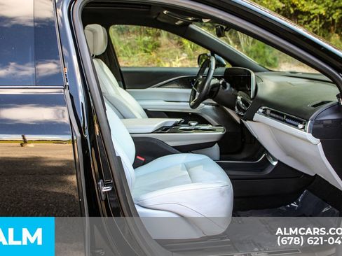 Used 2023 Cadillac Lyriq 2WD image 16