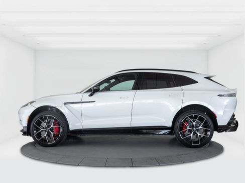 Used 2025 Aston Martin DBX 707 AWD/4WD image 2