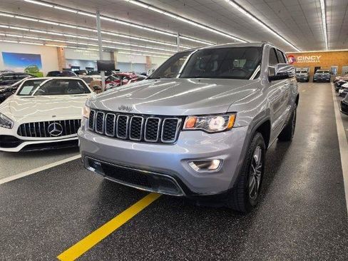 Used 2020 Jeep Grand Cherokee Limited w/ Luxury Group II AWD/4WD image 2