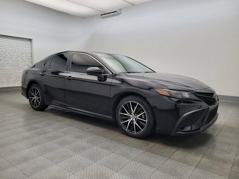 Used 2021 Toyota Camry SE image 11