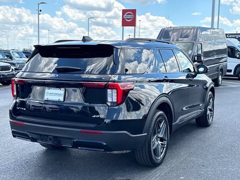 Used 2025 Ford Explorer ST-Line w/ ST-Line Street Pack AWD/4WD image 3