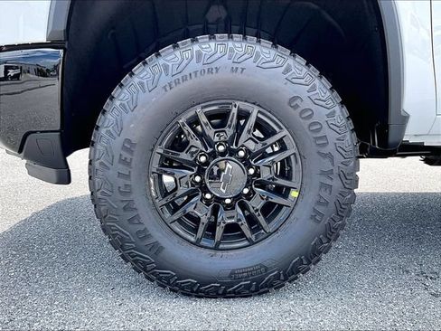 New 2026 Chevrolet Silverado 2500 ZR2 w/ LPO, Dark Essentials Package AWD/4WD image 7