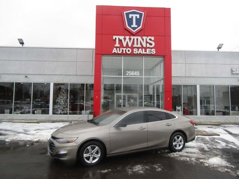 Used 2023 Chevrolet Malibu LS image 1