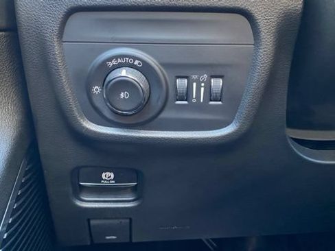 Used 2022 Jeep Grand Cherokee L Overland w/ Luxury Tech Group IV AWD/4WD image 31