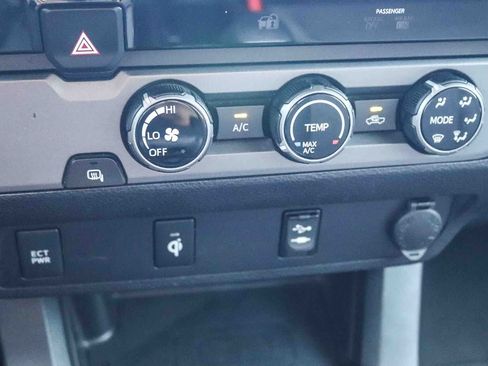 Used 2016 Toyota Tacoma TRD Off-Road w/ Towing Package RWD image 23