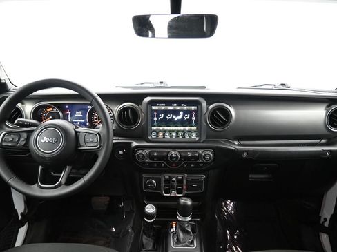 Used 2023 Jeep Gladiator Sport image 33