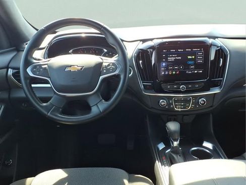 Used 2023 Chevrolet Traverse LT image 18