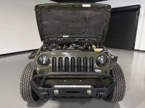 Used 2015 Jeep Wrangler Rubicon w/ Power Convenience Group AWD/4WD image 7