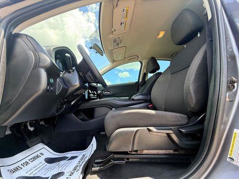 Used 2021 Honda HR-V LX image 8