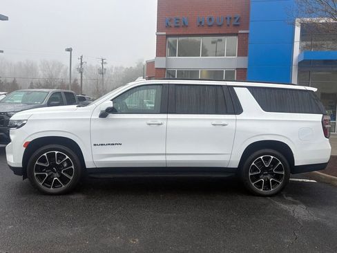 Used 2024 Chevrolet Suburban RST w/ Luxury Package image 2