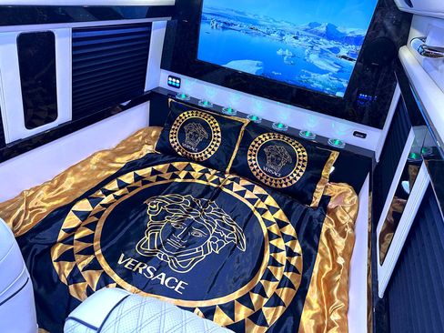 Used 2024 Mercedes-Benz Sprinter 3500 image 5