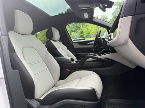 Certified 2026 Porsche Cayenne E-Hybrid Coupe AWD/4WD image 22