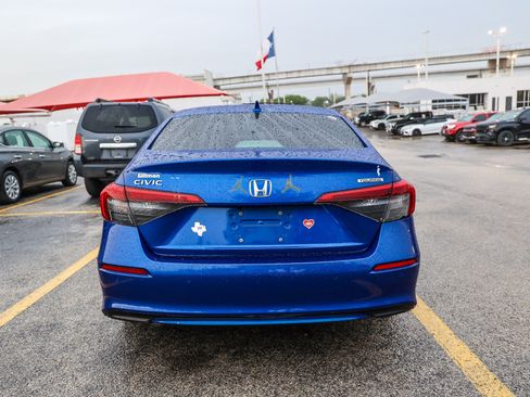Used 2022 Honda Civic Touring image 8