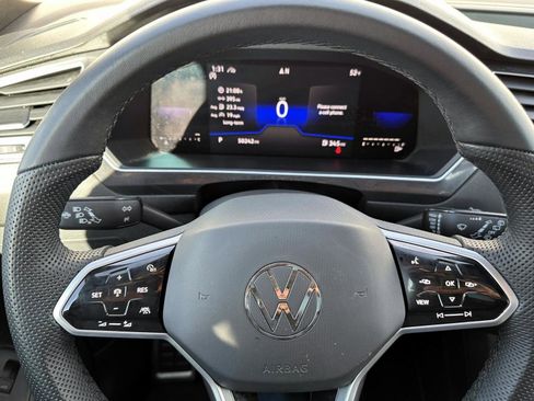 Used 2022 Volkswagen Tiguan SE R-Line image 19