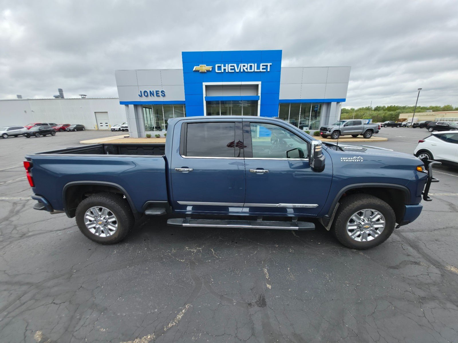 Used 2025 Chevrolet Silverado 2500 High Country w/ High Country Premium Package AWD/4WD image 6