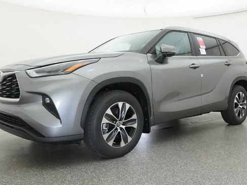 New 2026 Toyota Highlander XLE image 17