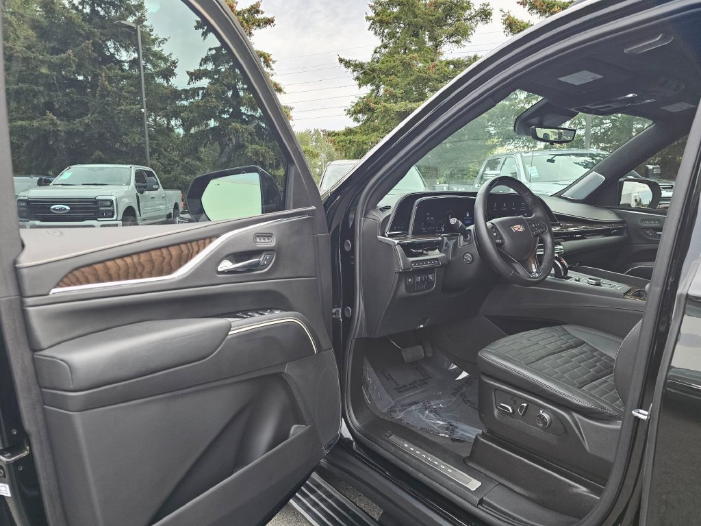 Used 2024 Cadillac Escalade ESV Sport Platinum w/ Heavy-Duty Trailer Package AWD/4WD image 22