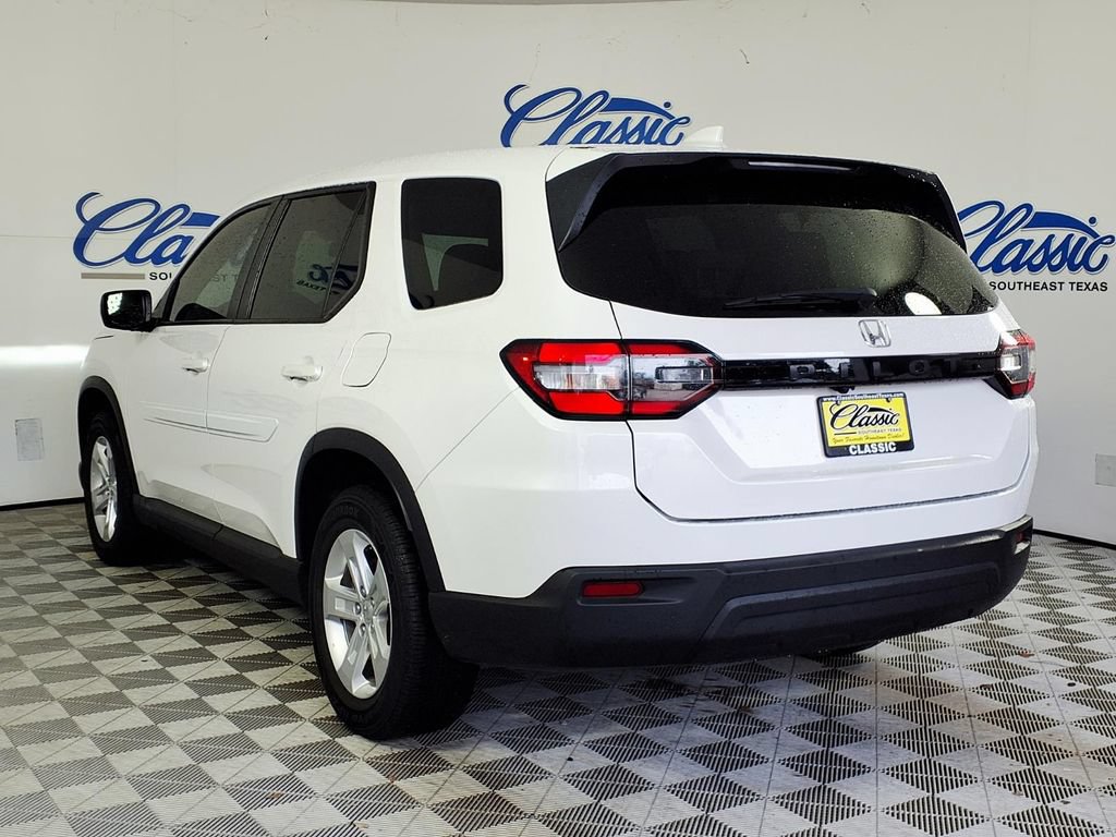 Used 2023 Honda Pilot LX image 2